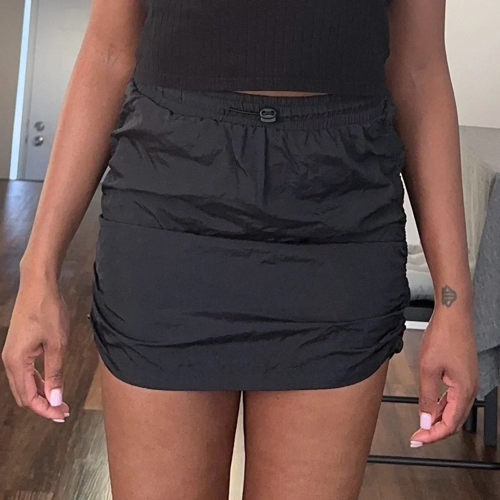 3 Drawstring mini skirts - Picture 7 of 13